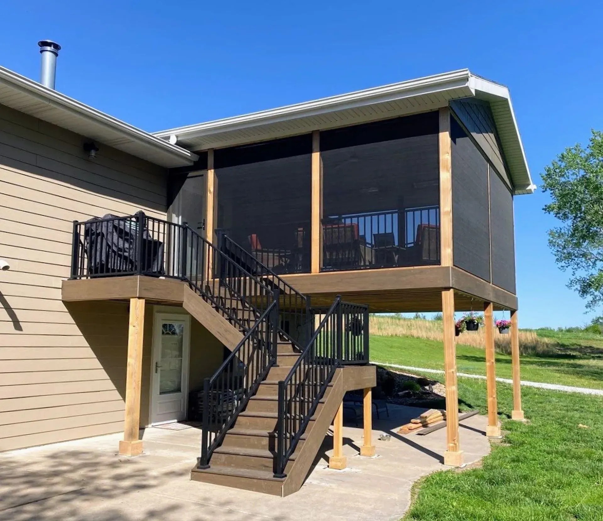 A screened in porch with stairs leading up to it