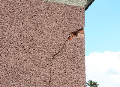 Photo showing Stucco crack on exterior of house