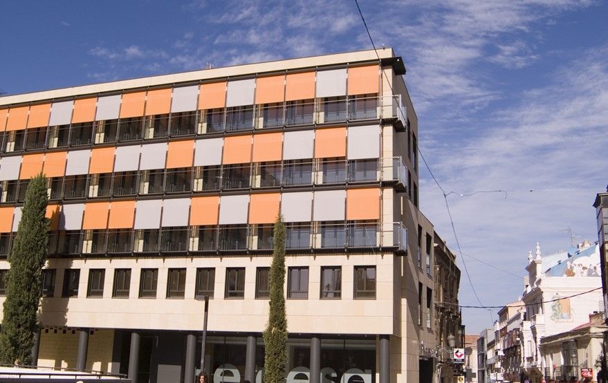 Vista fachada apartamento Santo Domingo en Guadalajara de corta estancia | AT Home Apartamentos