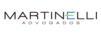 O logotipo dos advogados martinelli está em um fundo branco.