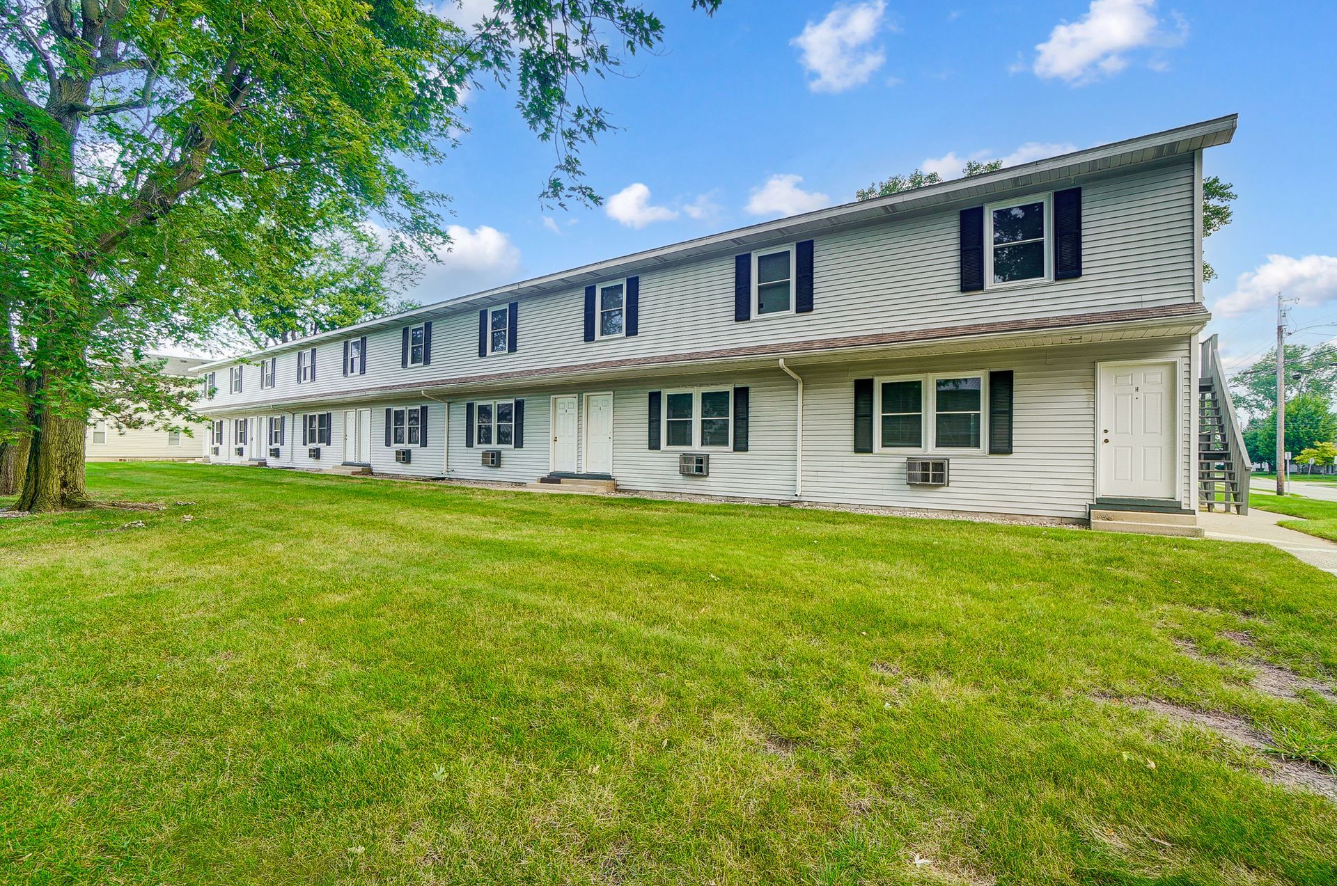 CedarWood Apartments