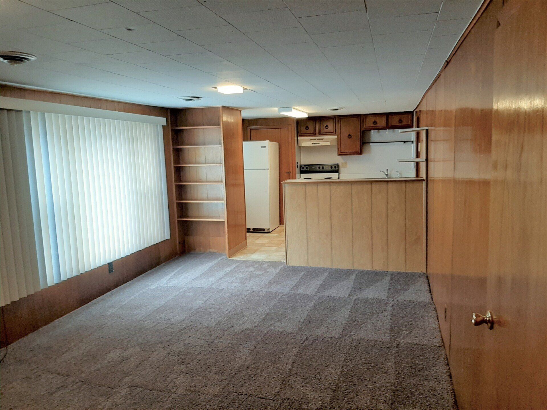 122 S Maple living room