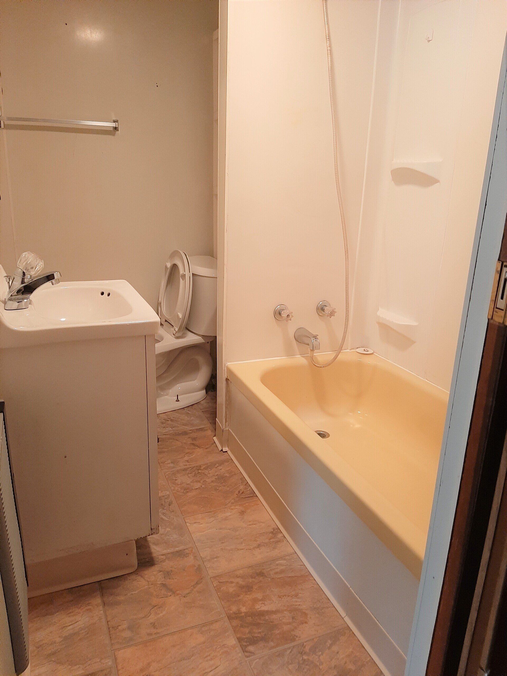 122 S Maple bathroom