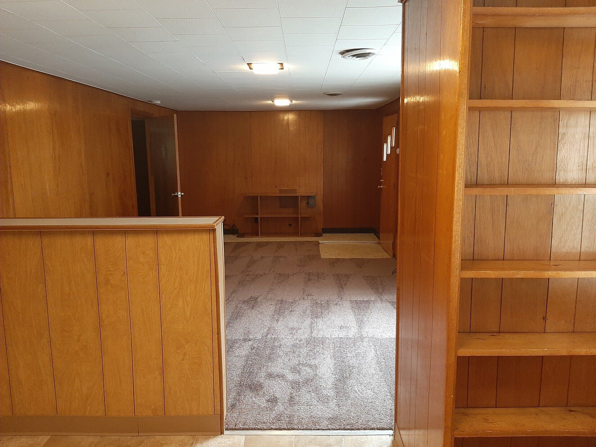 122 S Maple living room