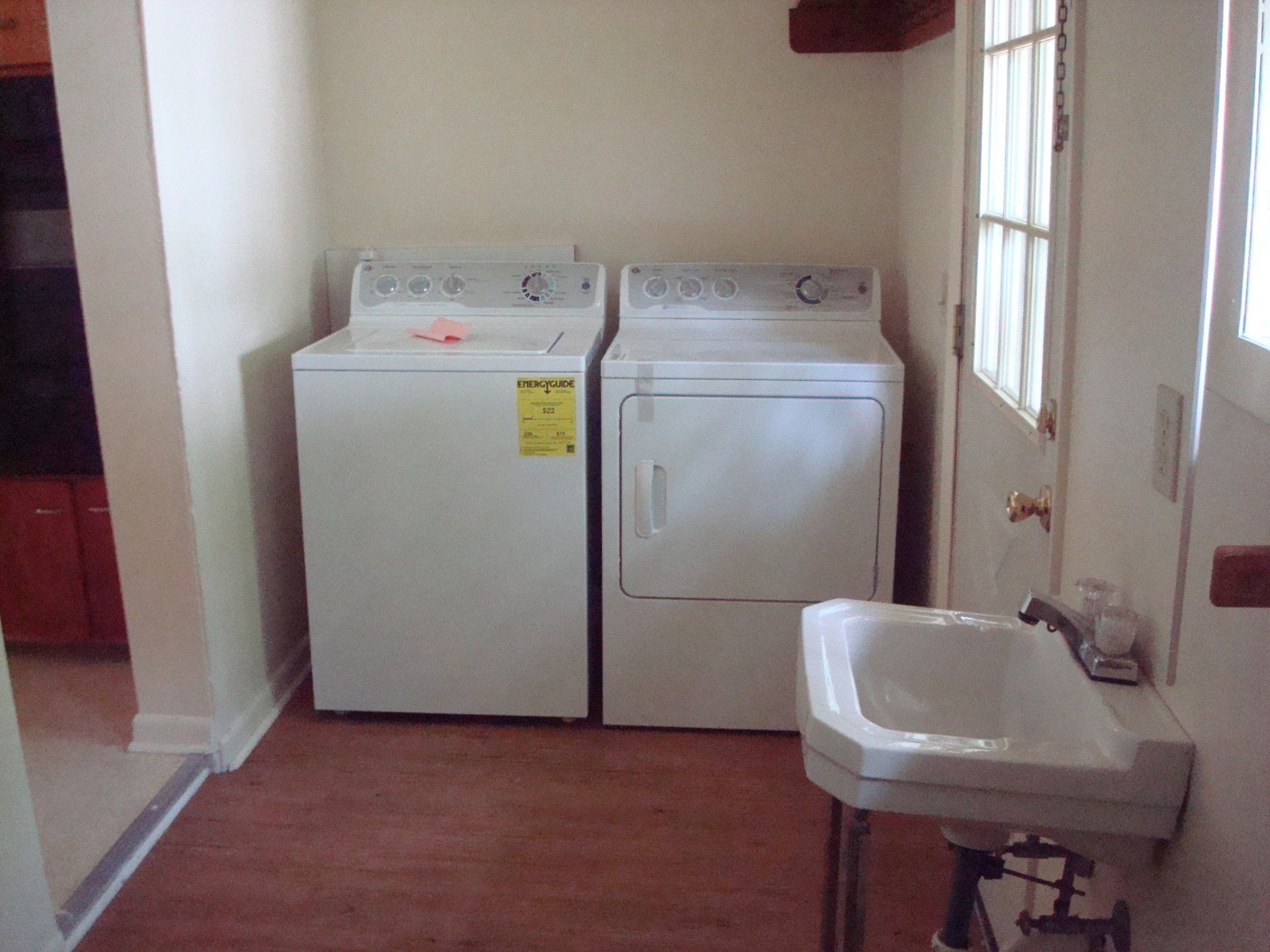 Photos of the the Keith Sheller Apartments (319 E. Evers) in Bowling