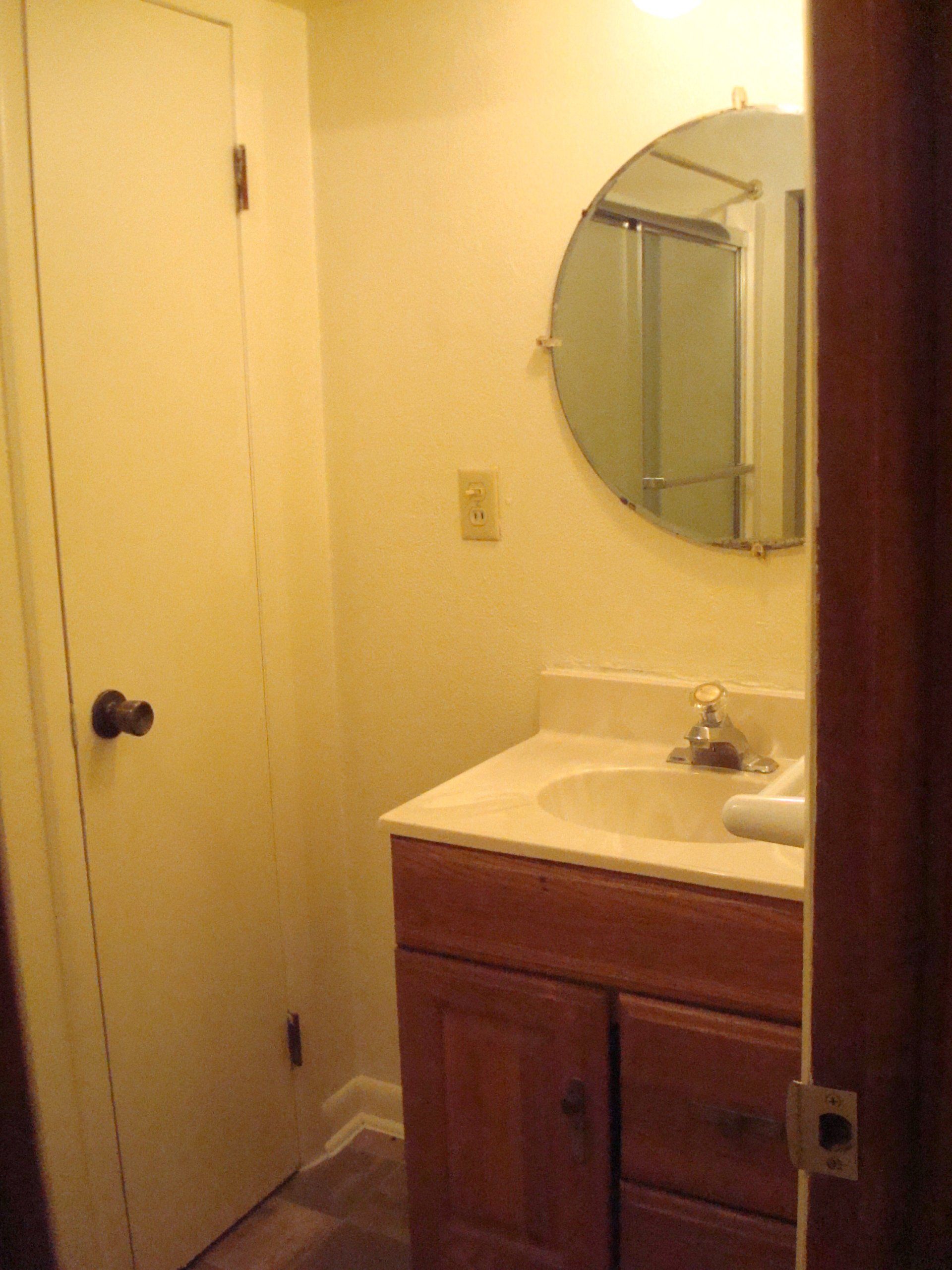 Photos of the the Keith Sheller Apartments (319 E. Evers) in Bowling