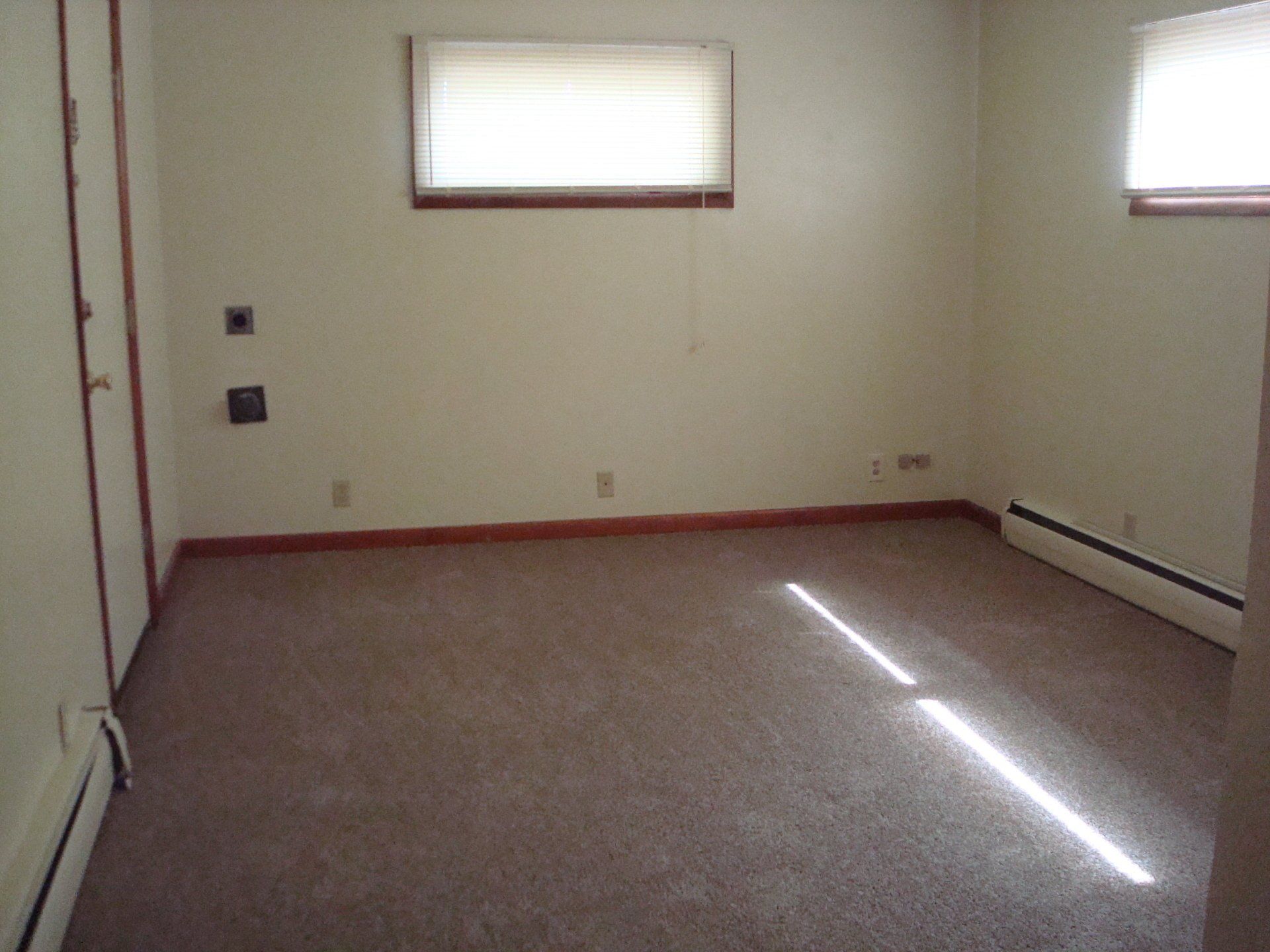 Photos of the the Keith Sheller Apartments (319 E. Evers) in Bowling