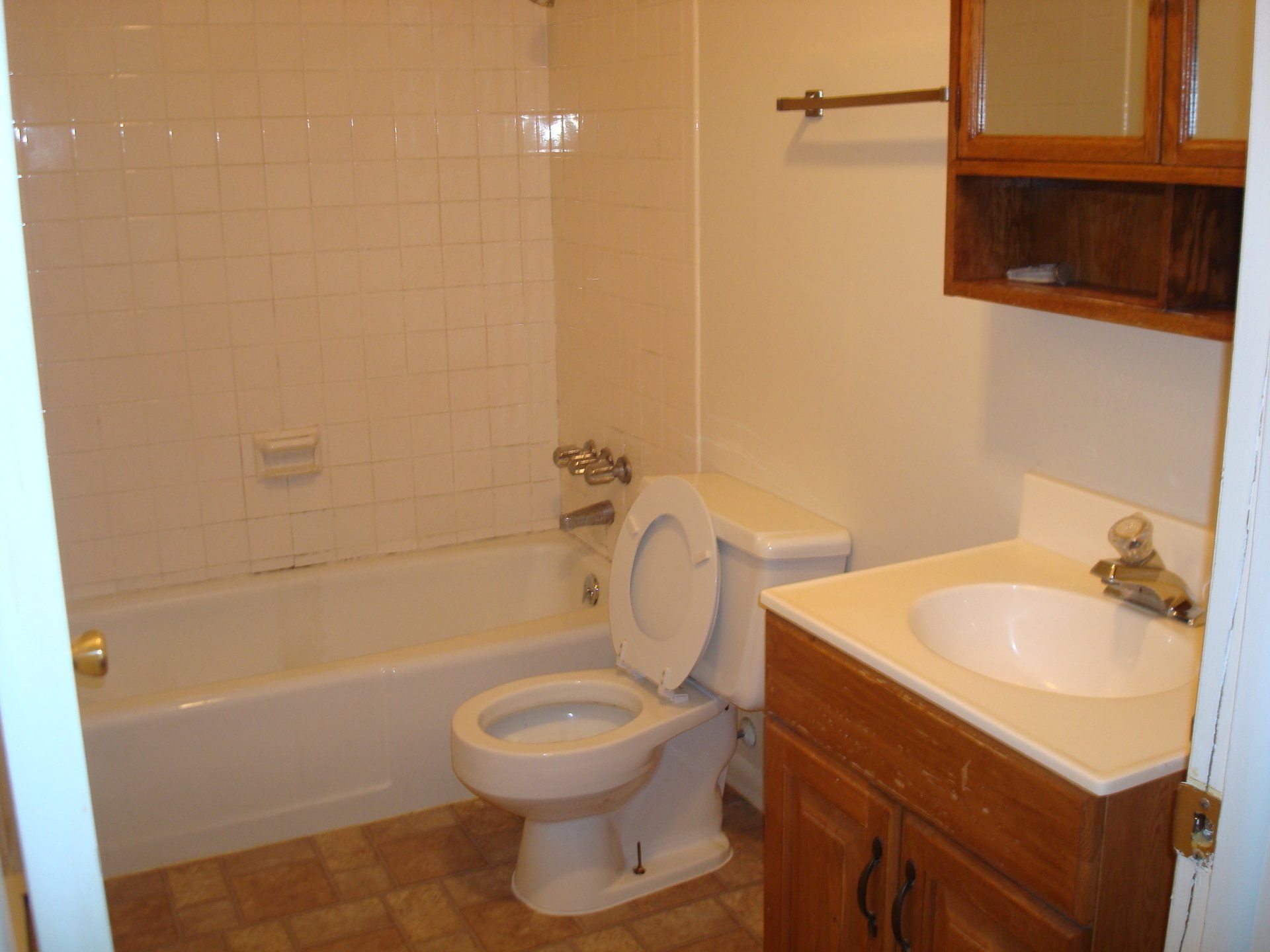 Photos of the Keith Sheller Apartments (321 B) in Bowling Green, OH