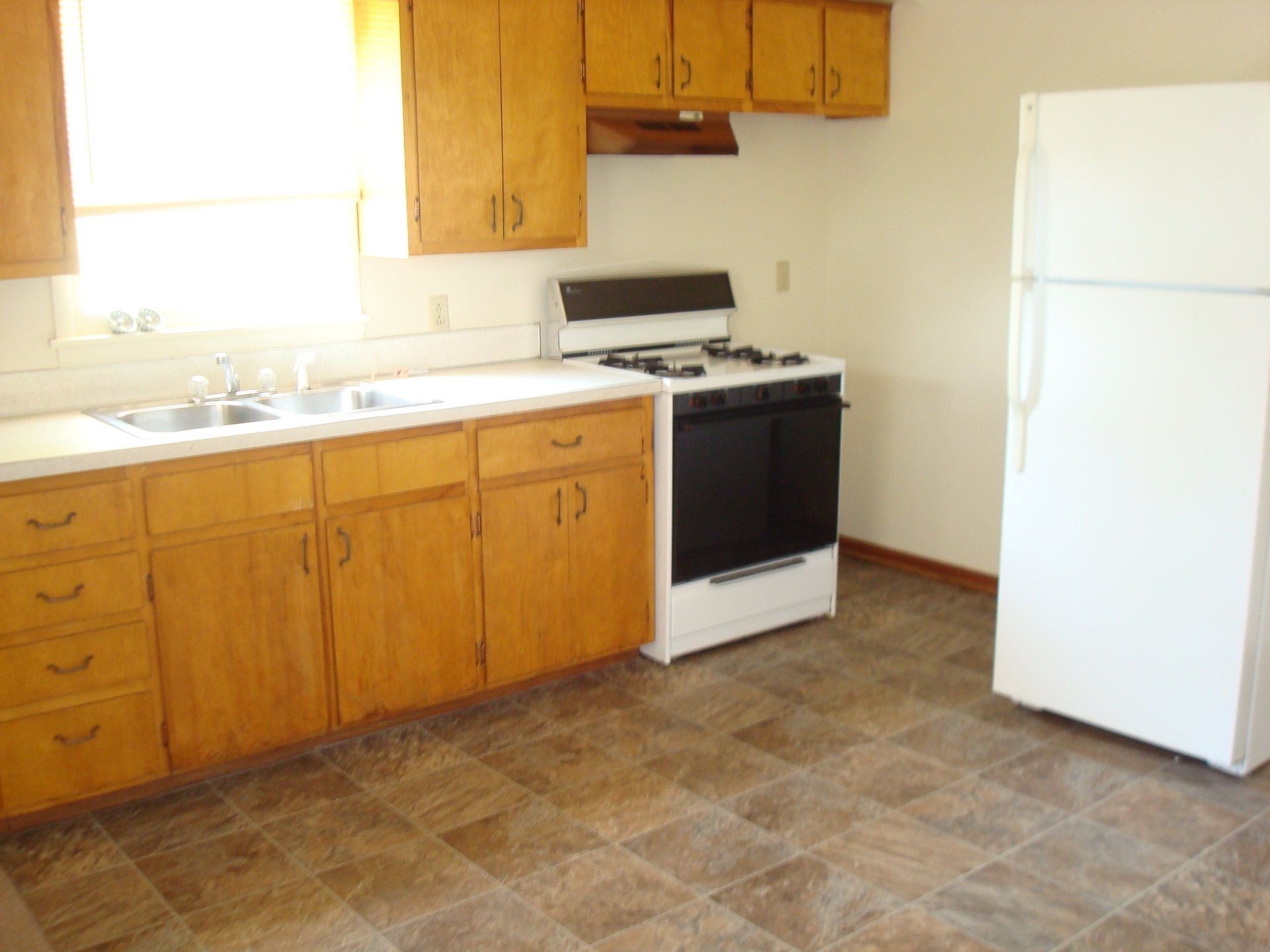 Photos of the Keith Sheller Apartments (321 B) in Bowling Green, OH