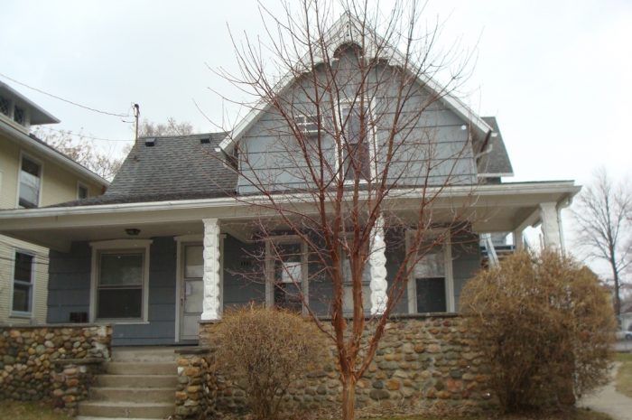 322 1-2 Exterior | 322 Steve Smith Apartments