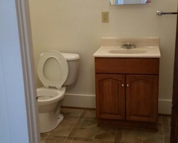 322-4 bath 1 | 322 Steve Smith Apartments