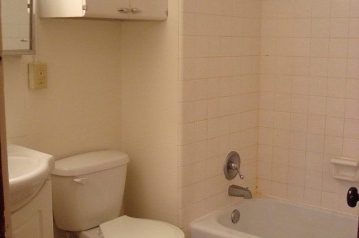 322-5 bath | 322 Steve Smith Apartments