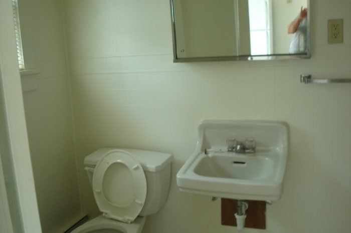 322-7 bath | 322 Steve Smith Apartments