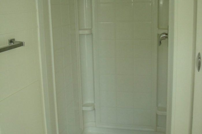 322-7 shower | 322 Steve Smith Apartments