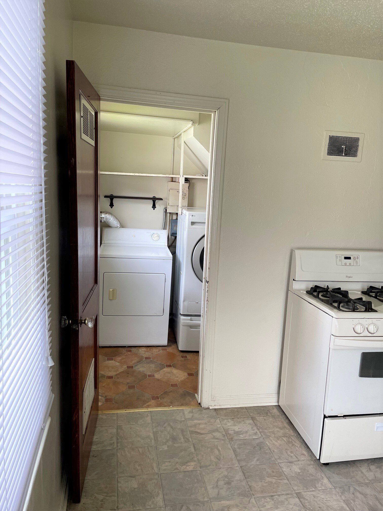 Duplex on Clough 424 laundry