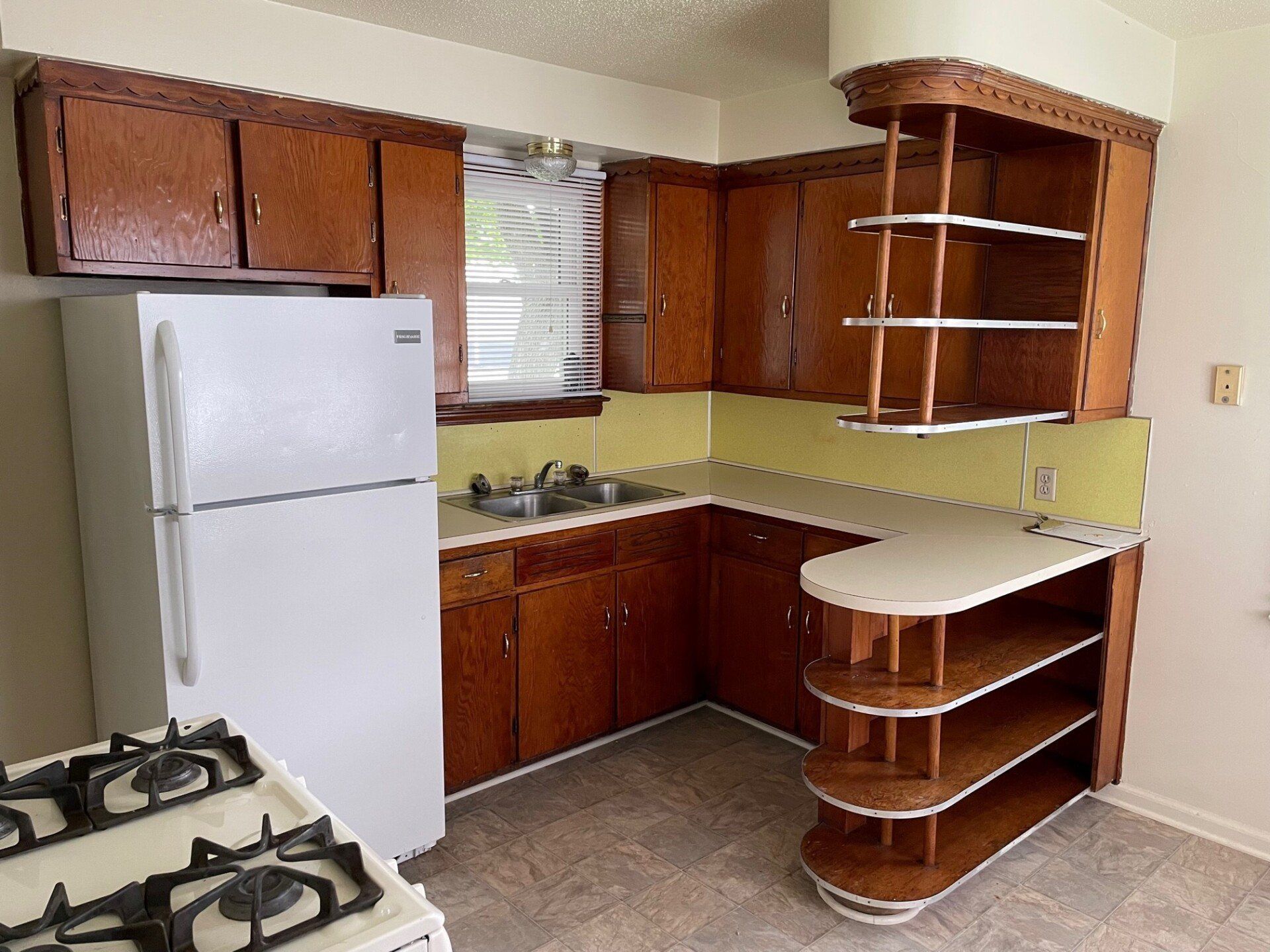 Duplex on Clough 424 kitchen