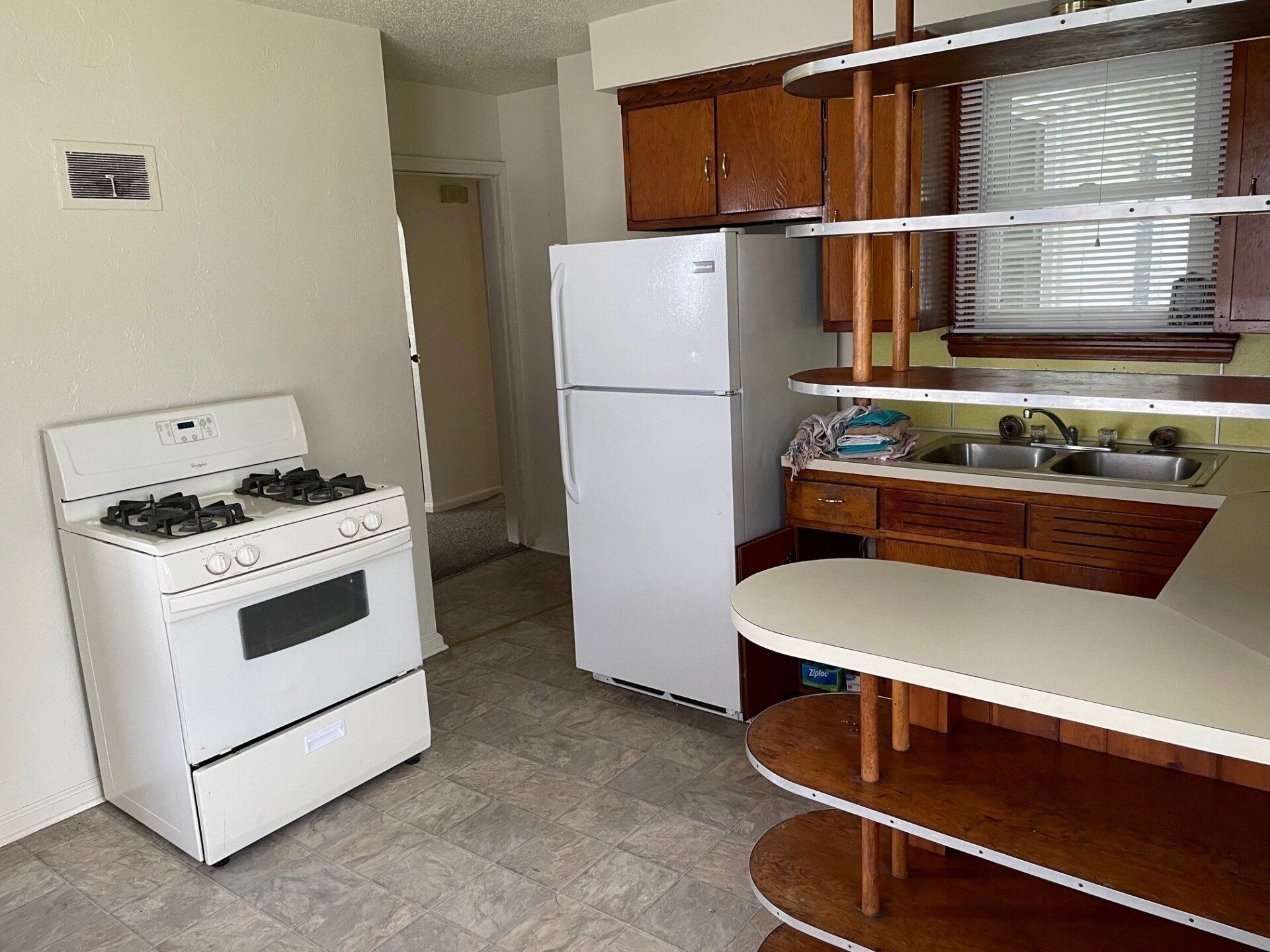 Duplex on Clough 424 kitchen