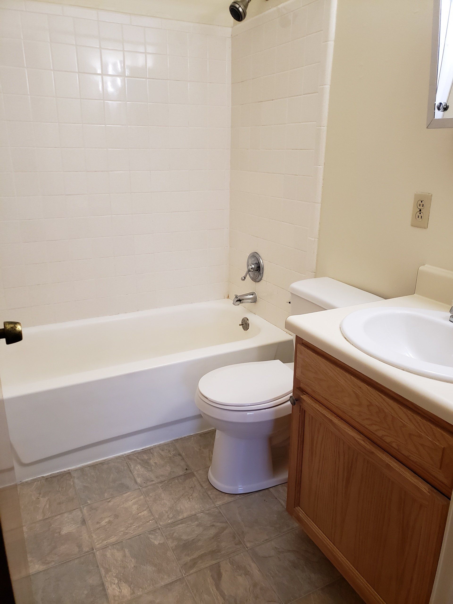 Falcon Square Apartments 402 Bowling Green, Ohio