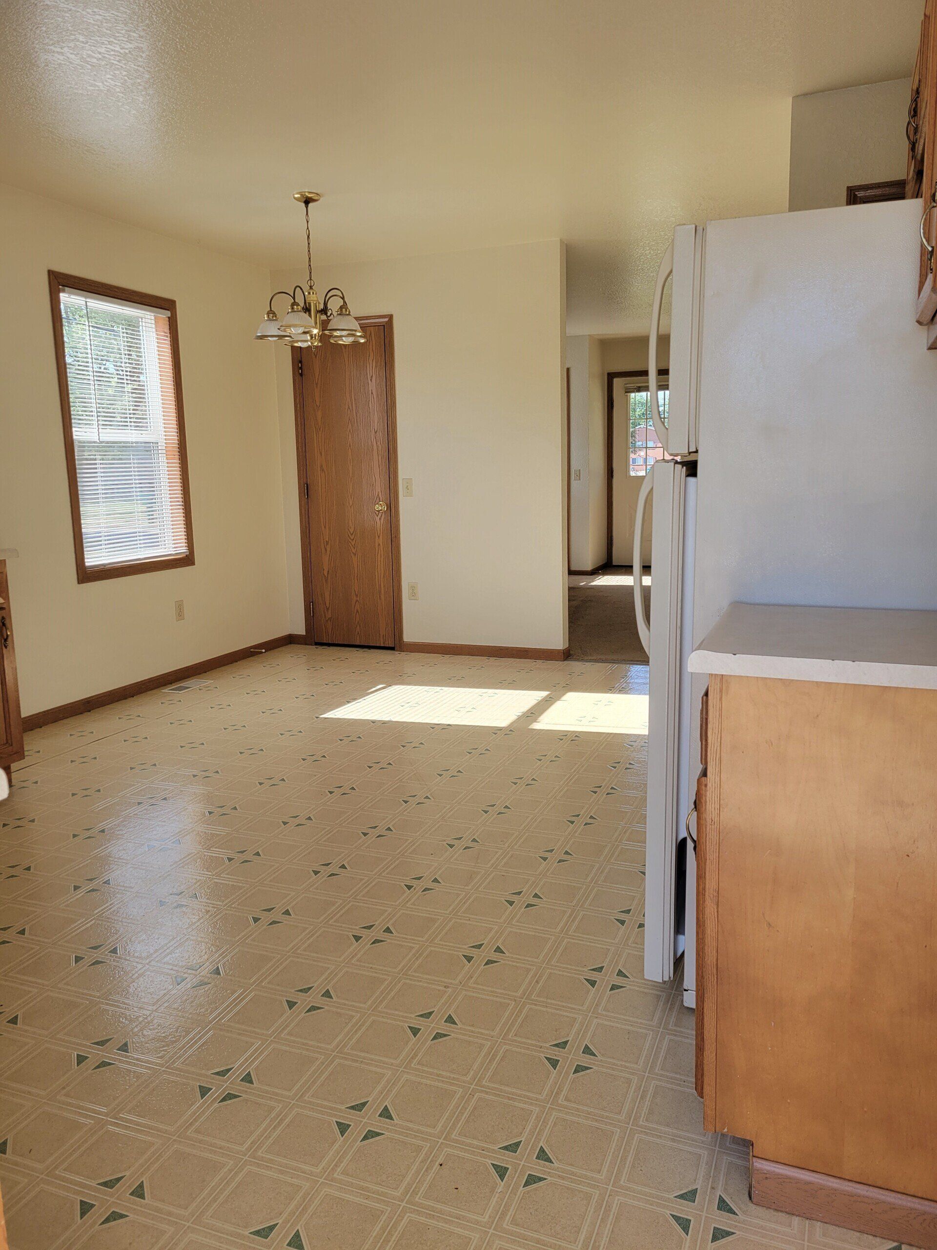 Flats on 6th 725 kitchen