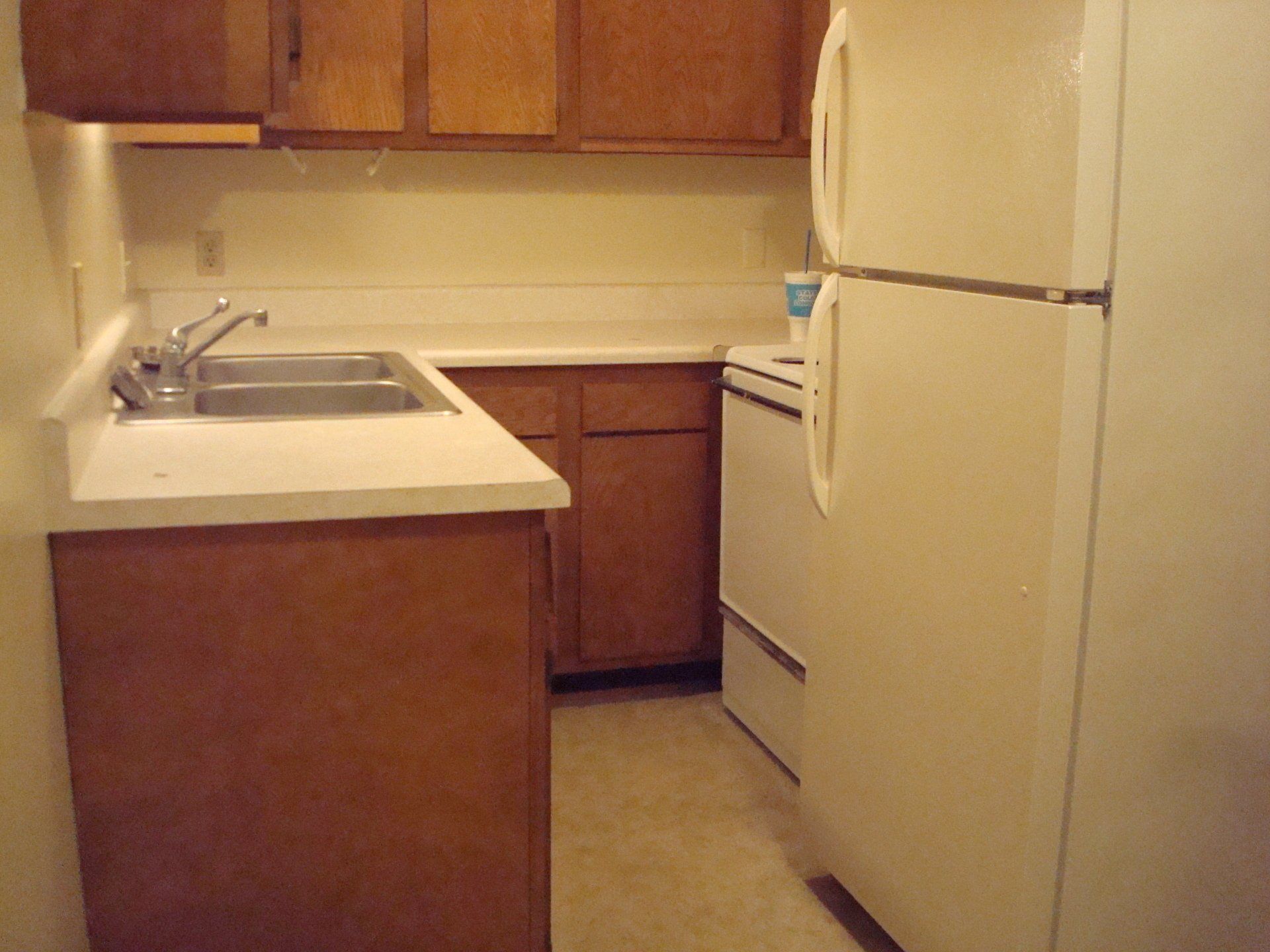 Joan Yellow House 315 kitchen