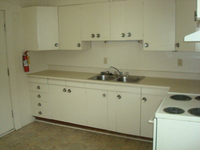 Joan Yellow House 317 Unit B Kitchen