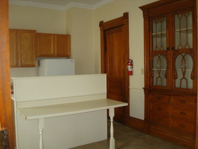 Joan Yellow House 317 Unit C kitchen