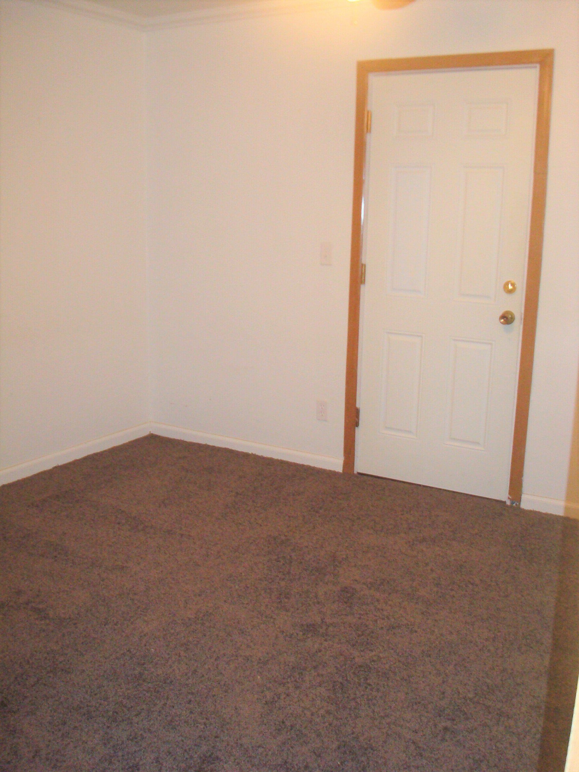 122.5 S Maple living bedroom