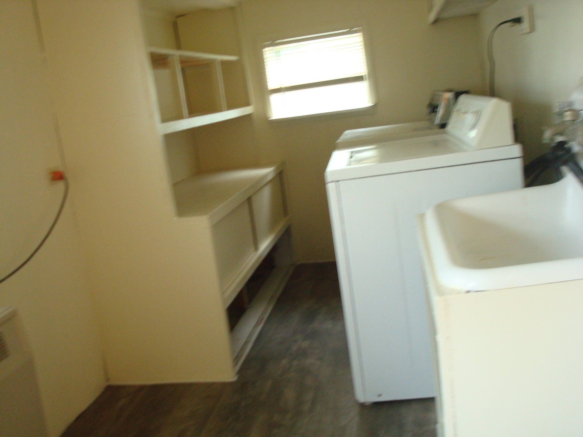 124 South Maple living laundry