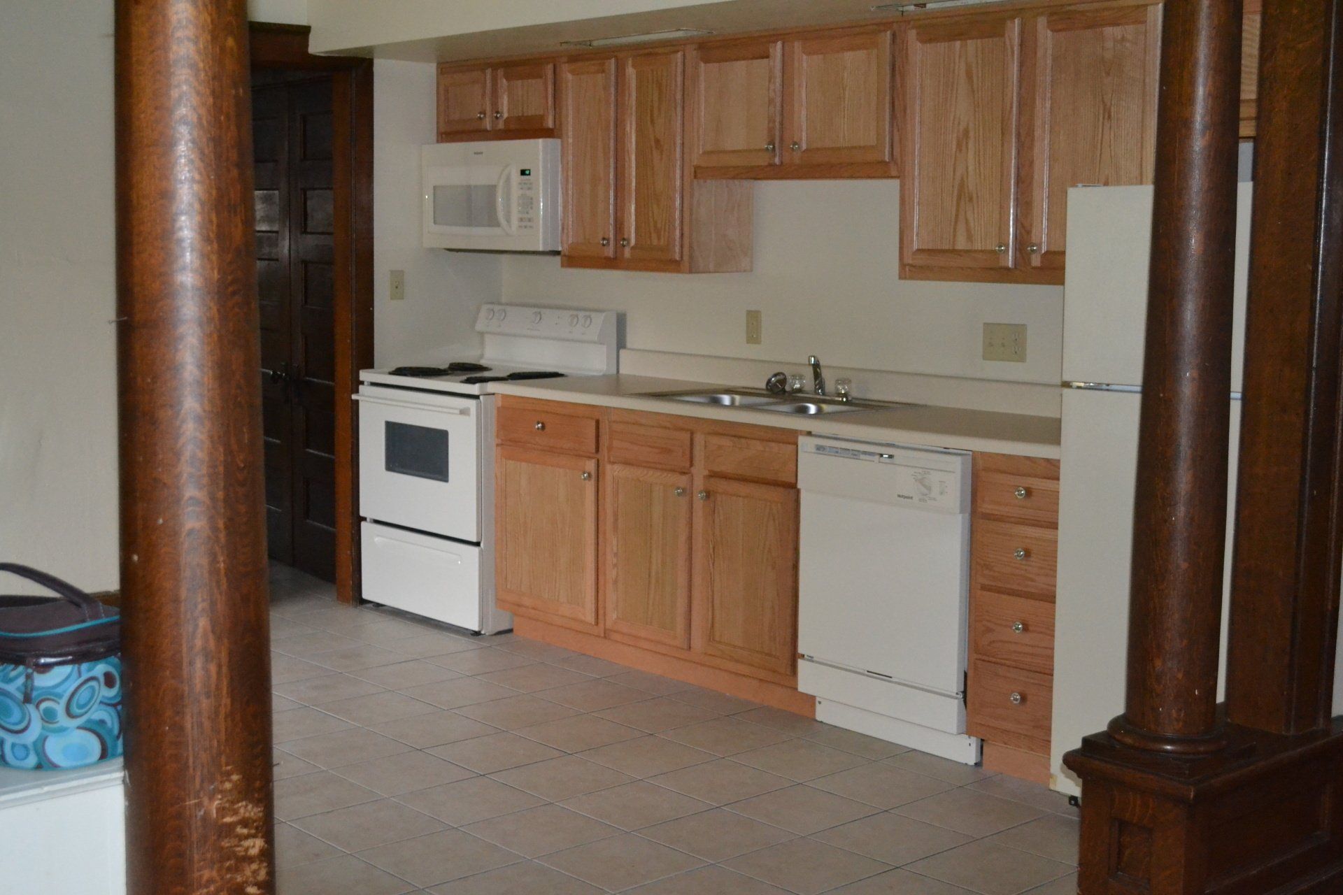 The Jungle Unit 4 Kitchen