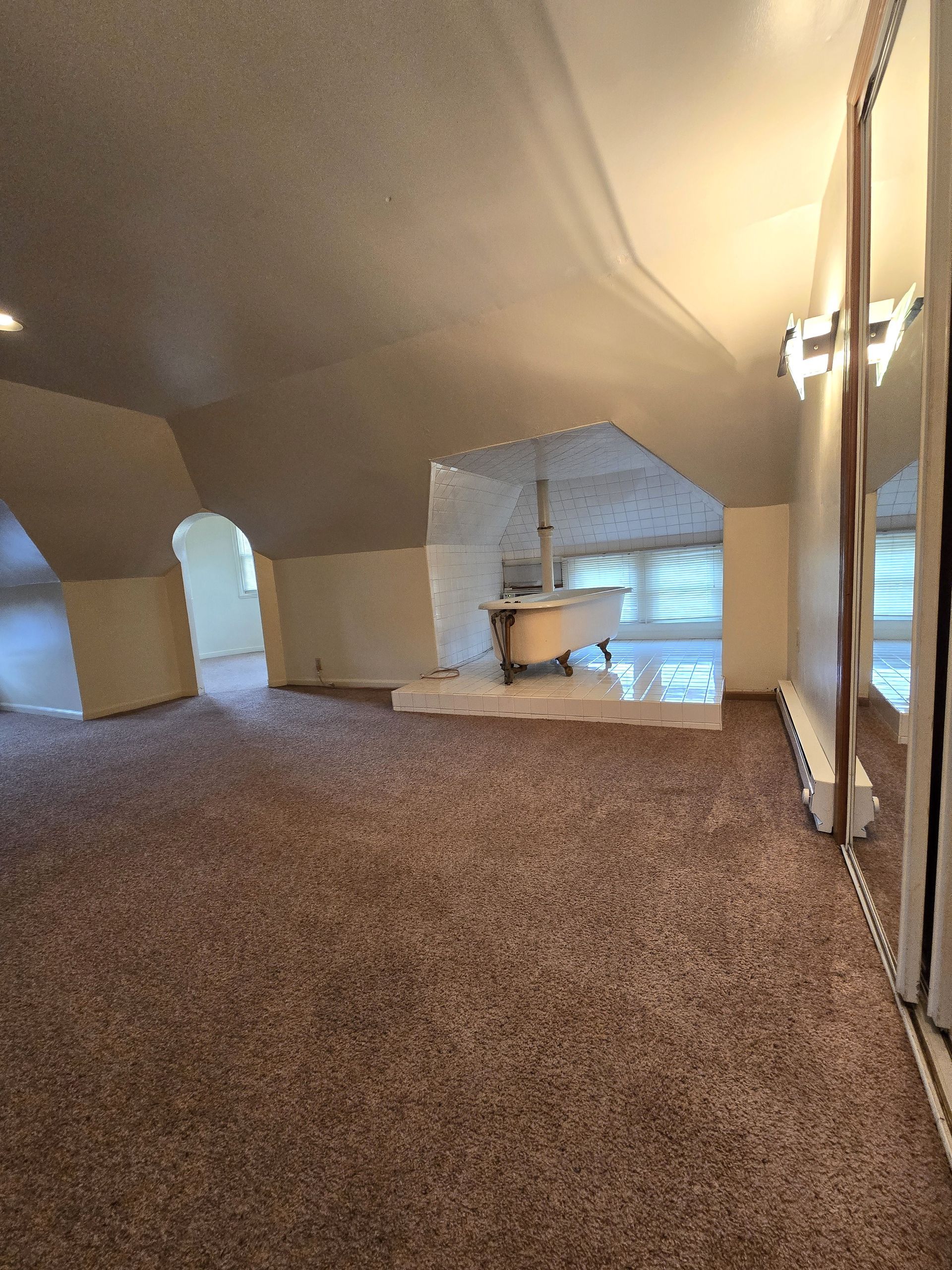 UC315.5 - Landing Bath Tub