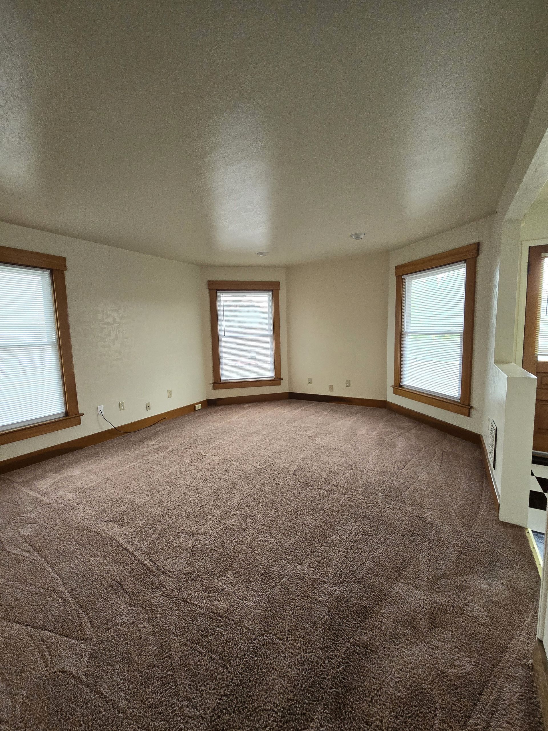 UC315.5 - Living Room