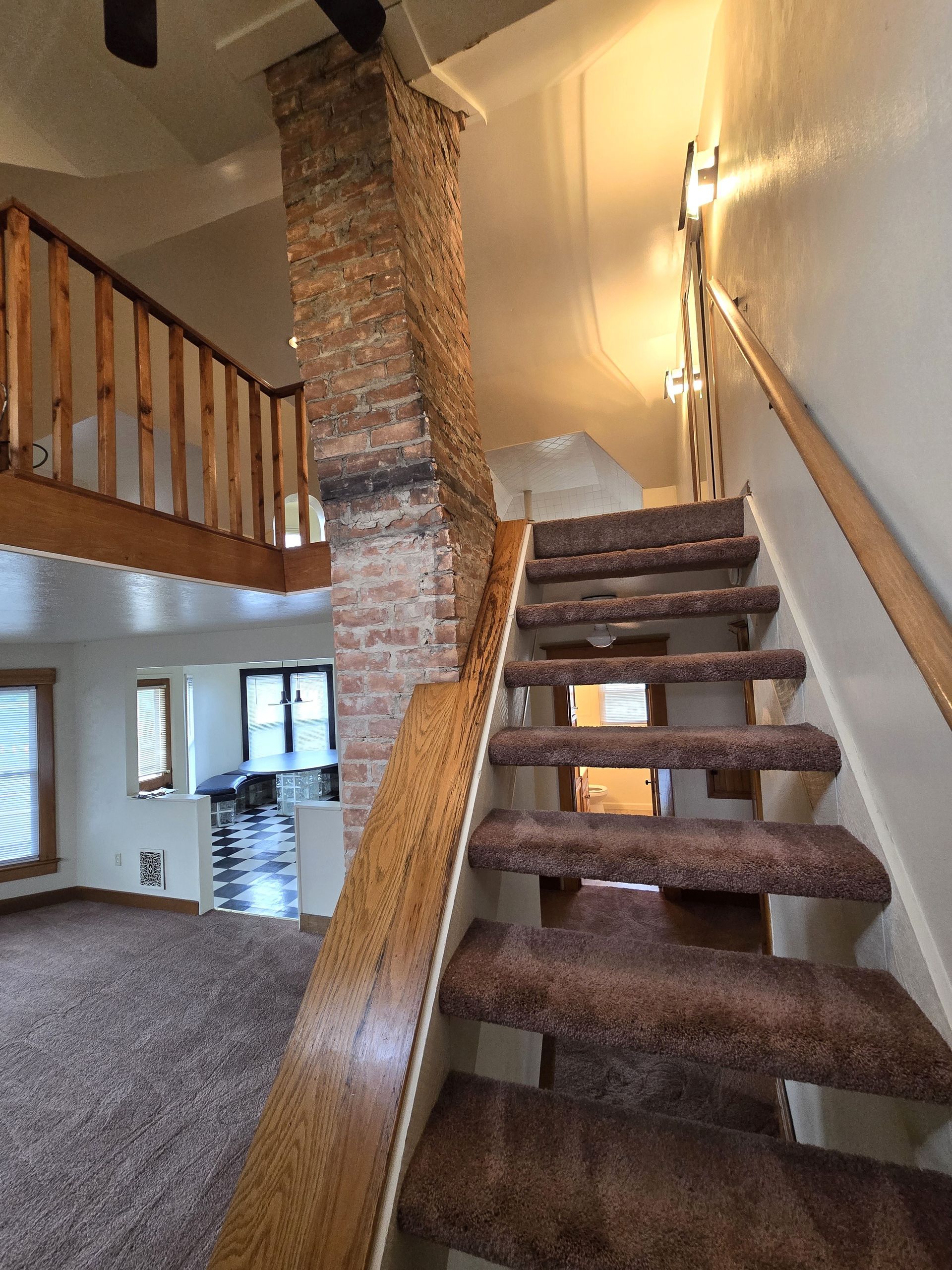 UC315.5 - Stairs going up to Landing