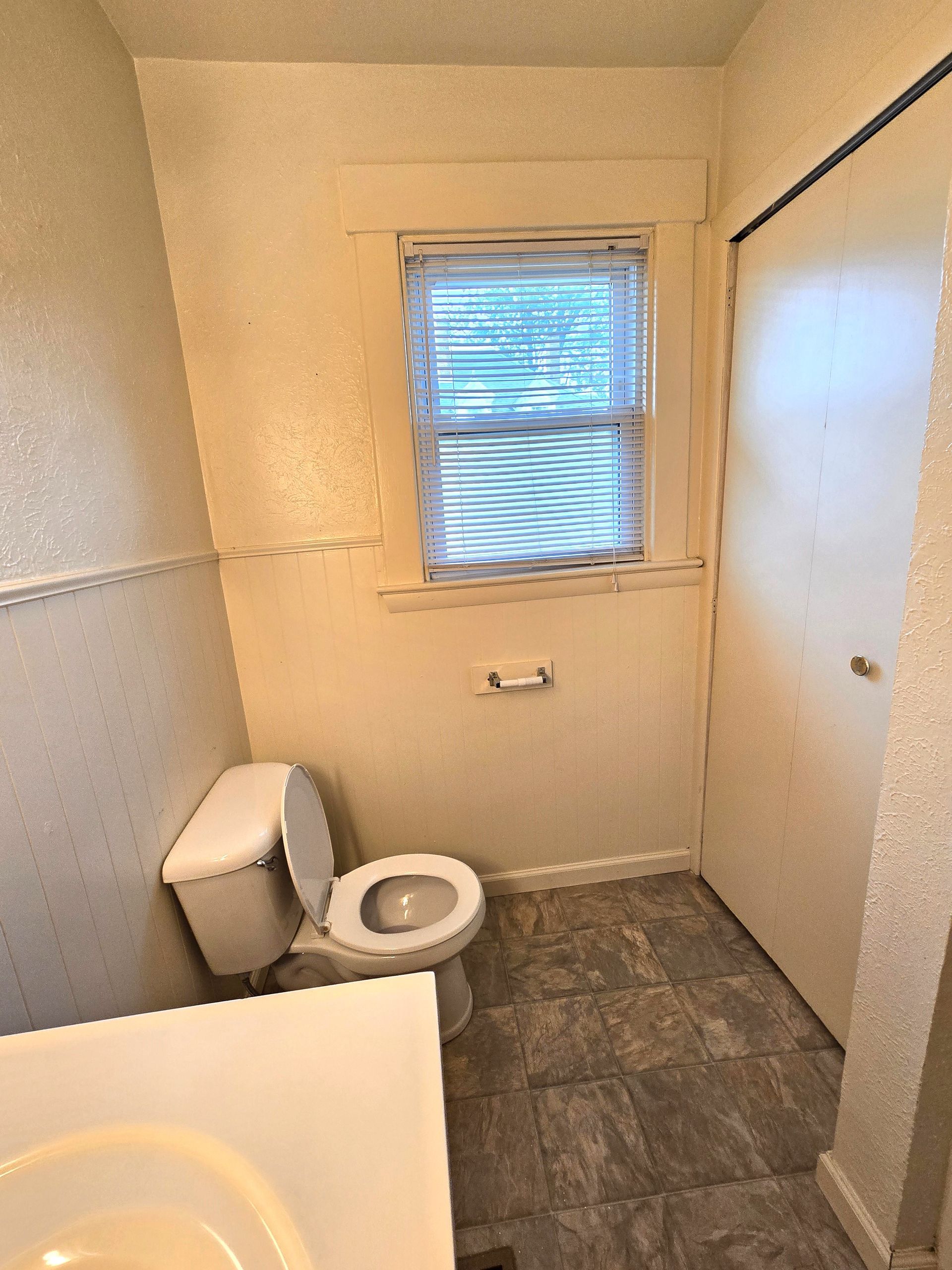 UC315.5 - Bathroom Storage