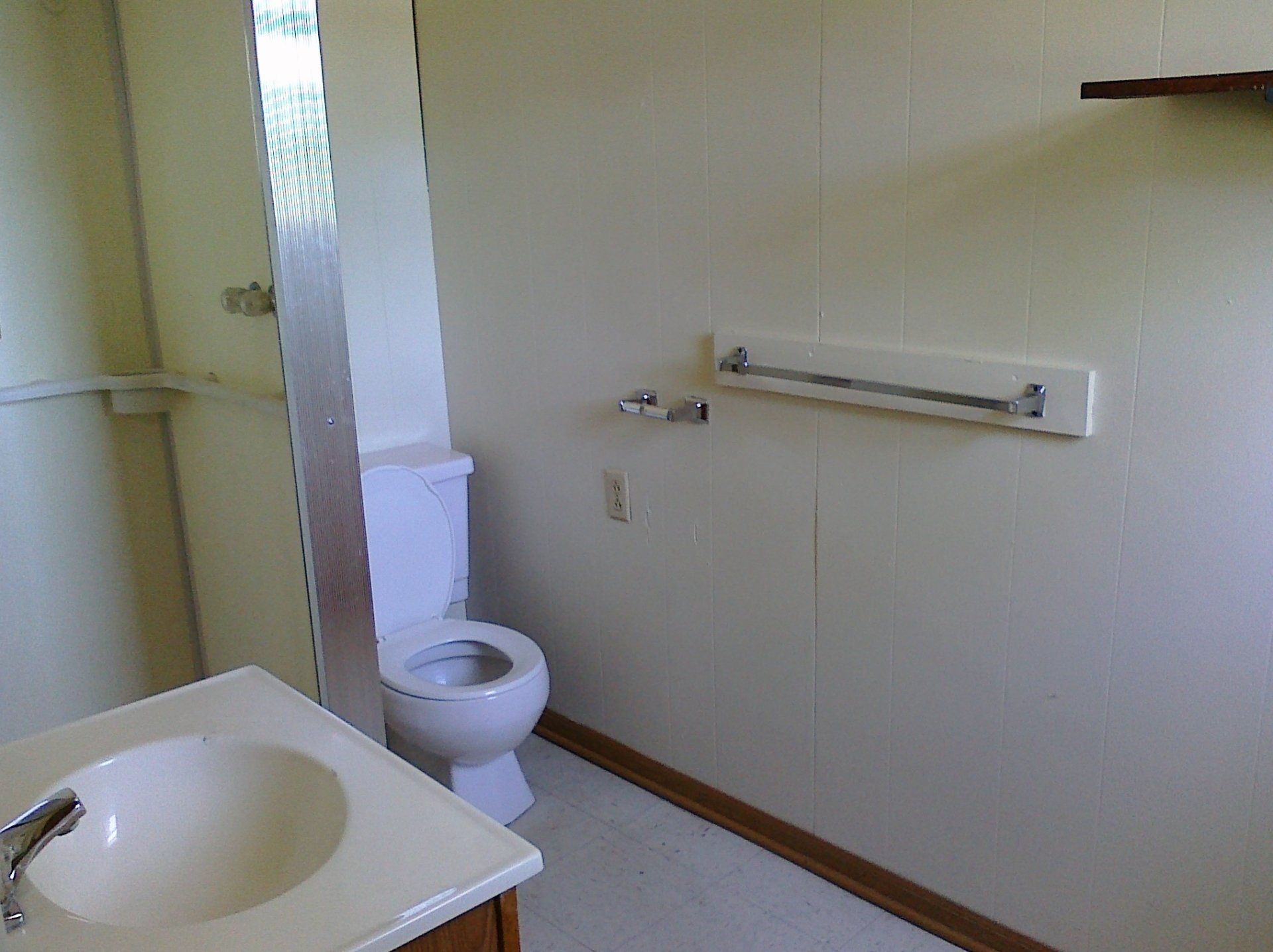 white castle unit e bathroom