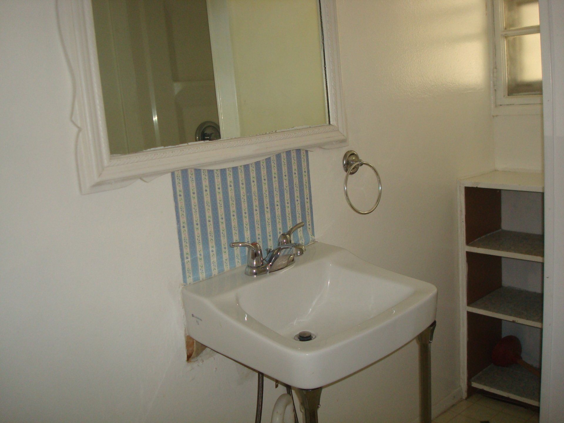 West Reed 121 bathroom