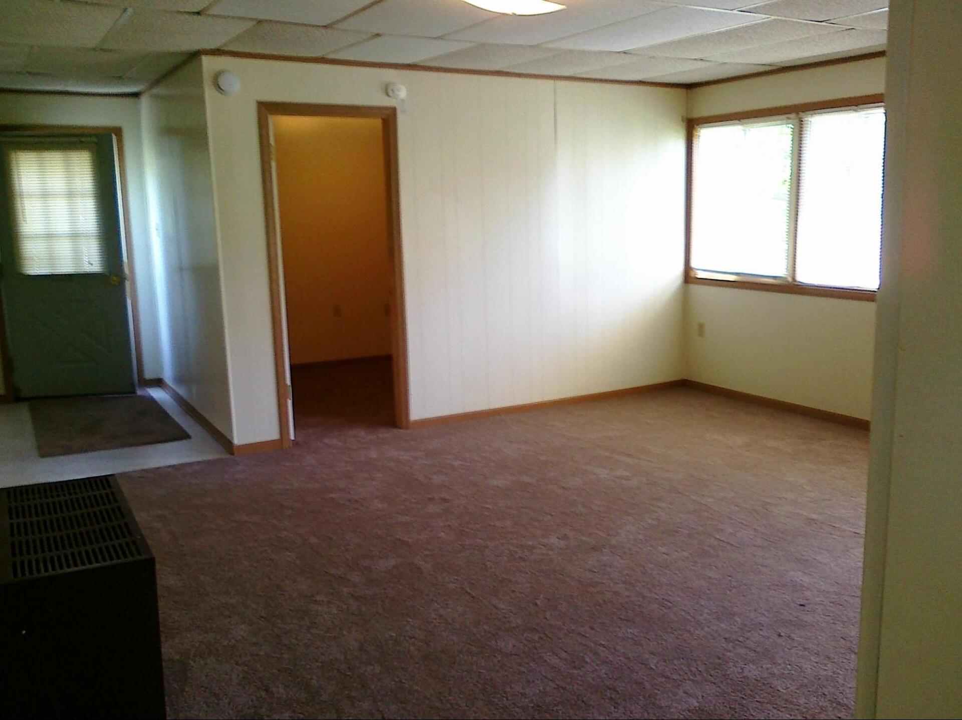 Photos of the White Castle Apartments (Unit E) in Bowling