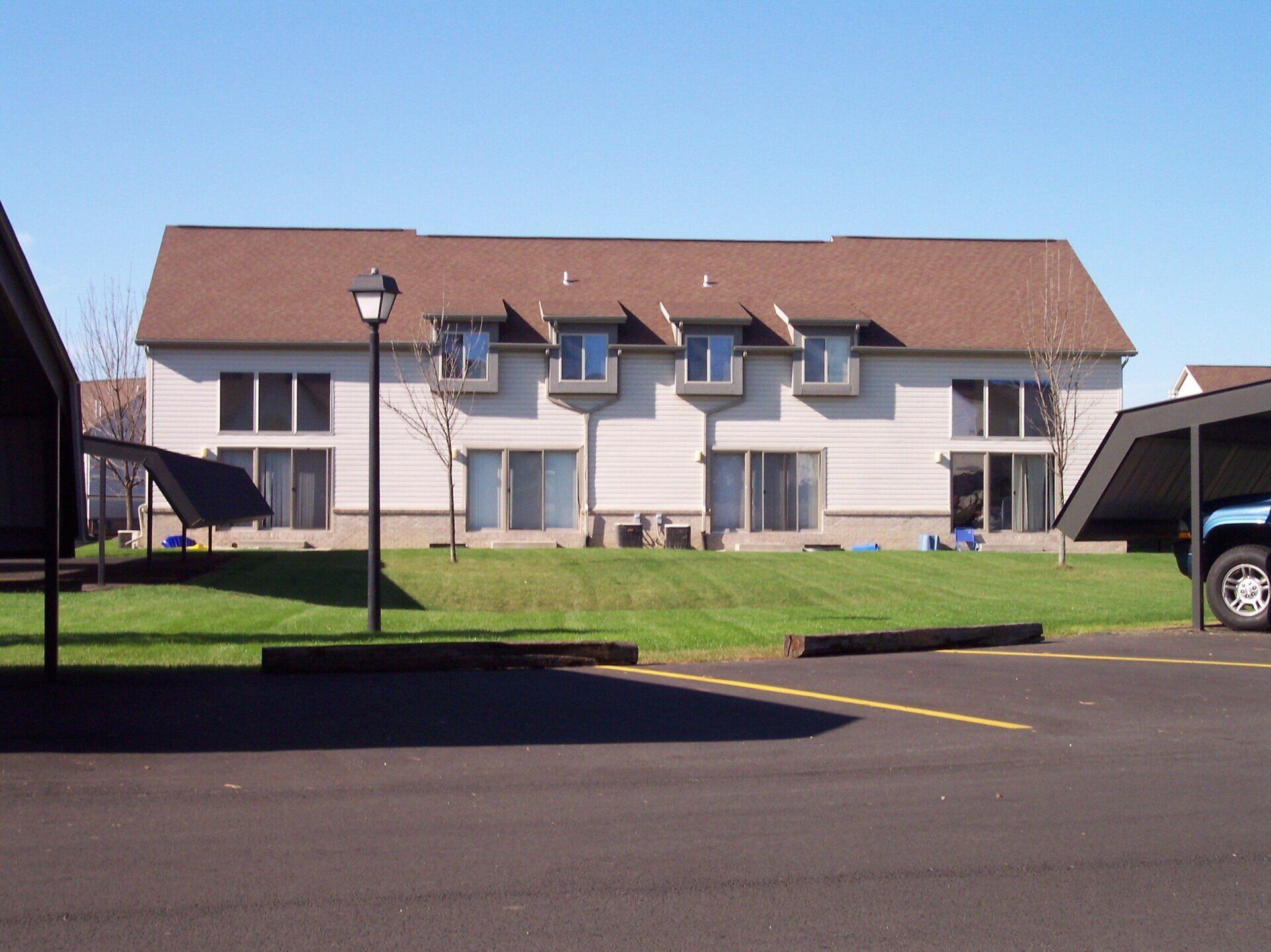 Hillsdale Apartments Mecca Management, Hillsdale Apartments