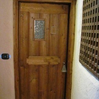 porta da interno in legno con finestrella