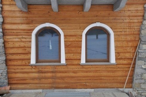 finestre ad arco in legno