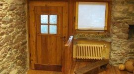 porta in legno con infisso