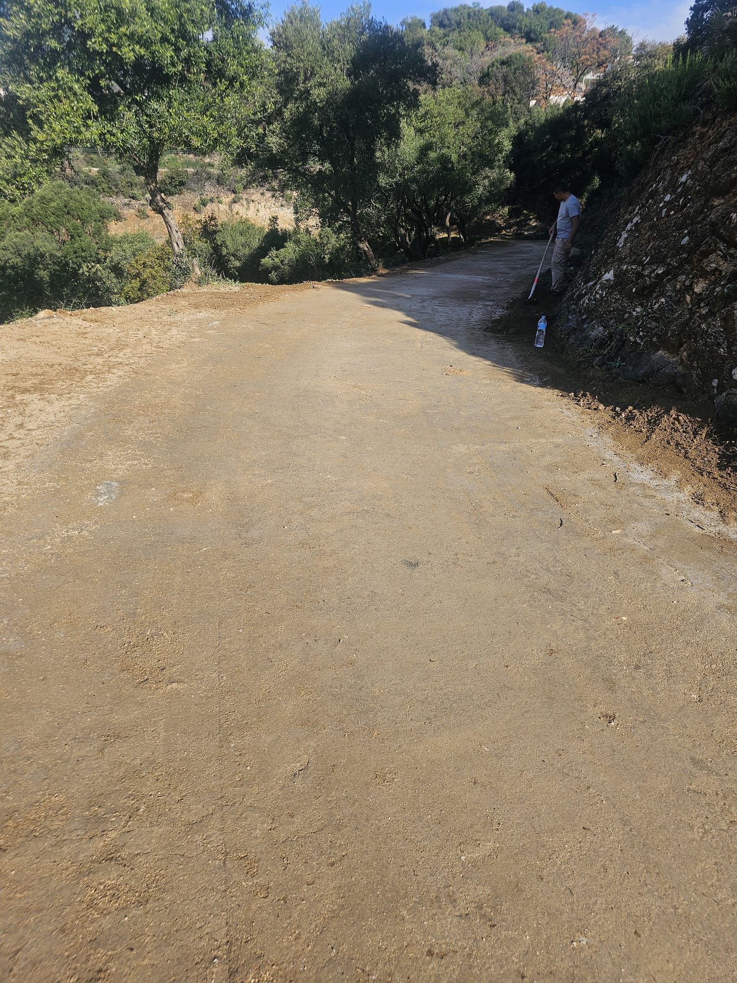 Camino de tierra estabilizado con polímeros ecológicos Ecodurfixsoil, resistente y sin polvo