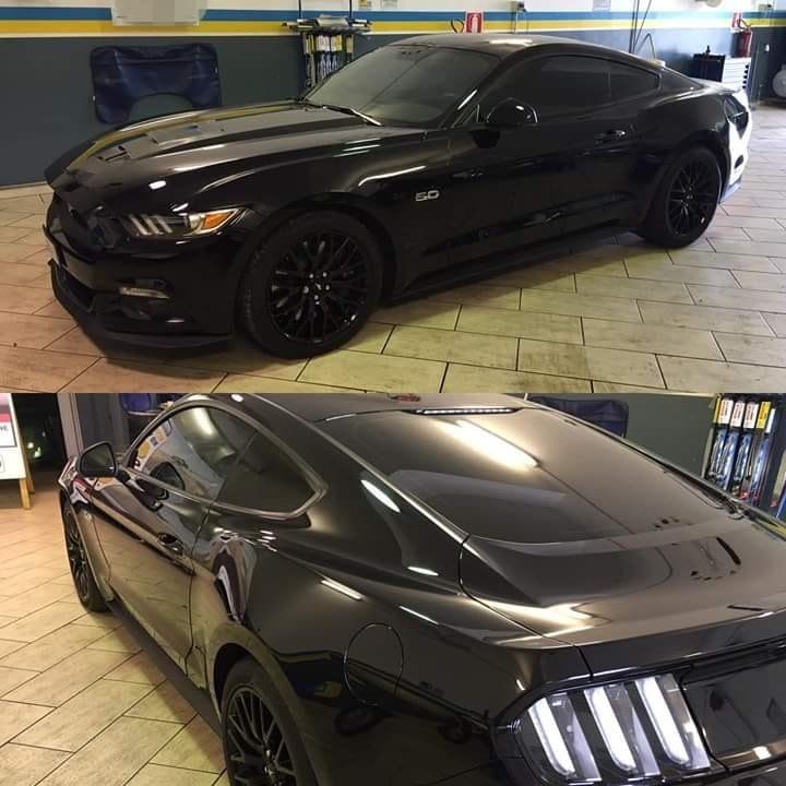 auto con vetri oscurati dopo l'applicazione della pellicola