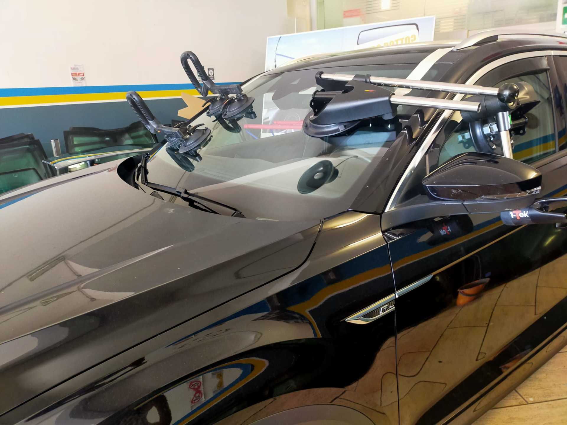 posa nuovo parabrezza auto