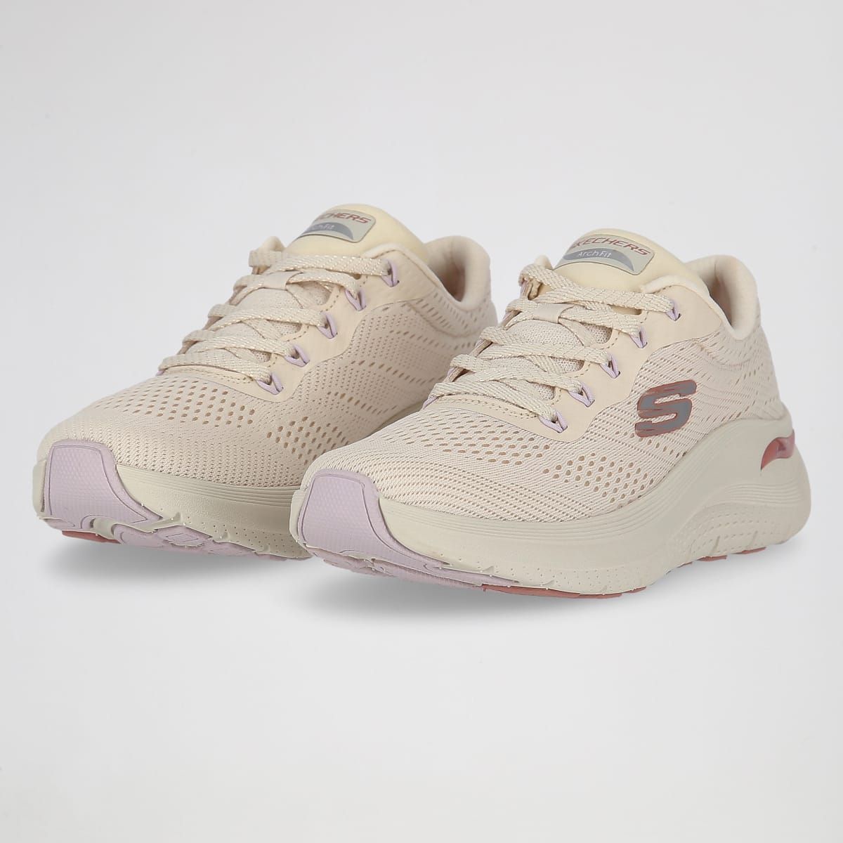 Zapatillas deportivas Skechers color beige con detalles en morado.