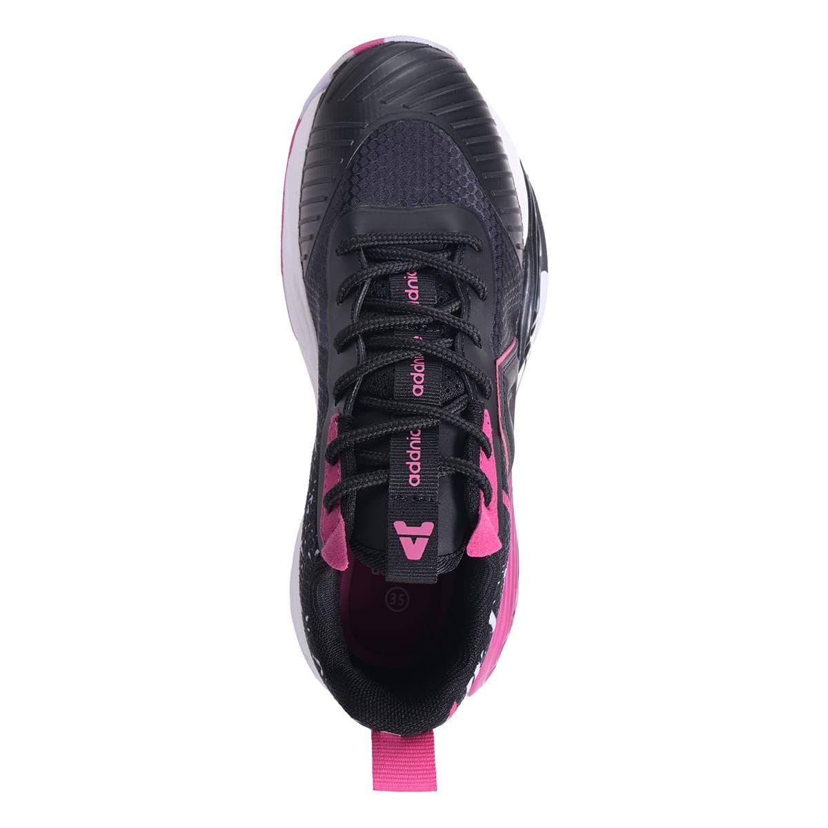 Zapatilla deportiva Addnice en color negro y rosa con suela blanca.