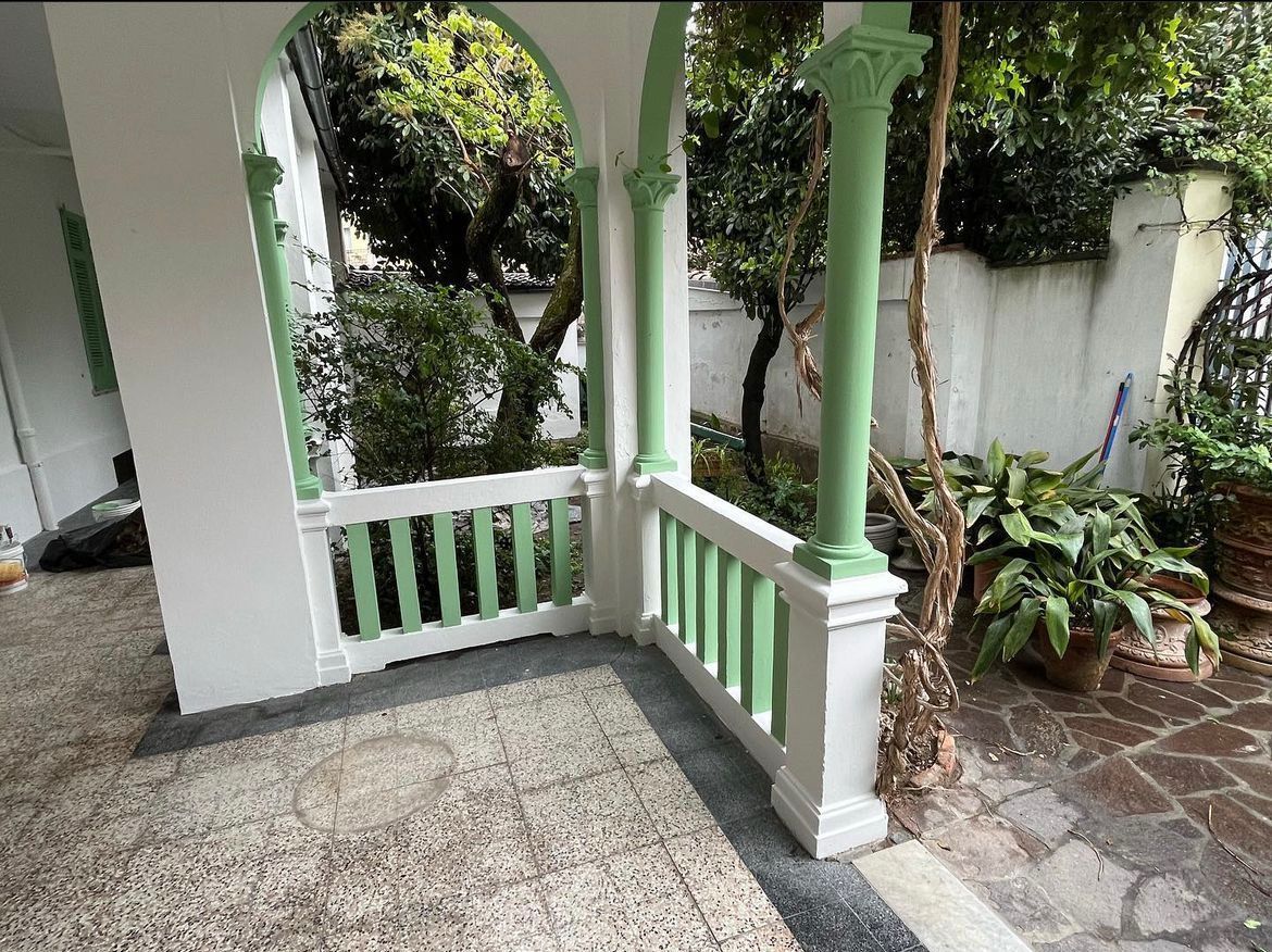 pittura bianca e verde