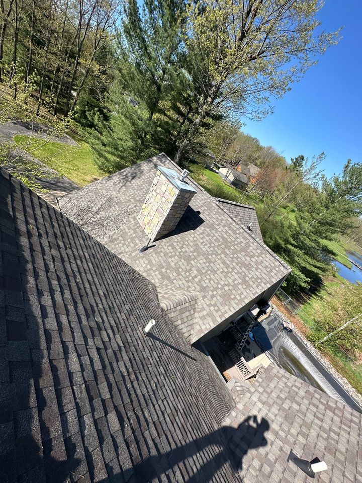 a roof with a lot of shingles on it