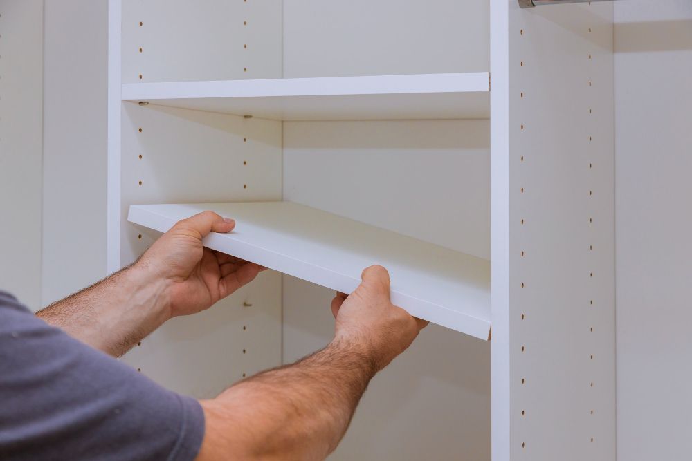 Organizing small kitchens with adjustable cabinets
