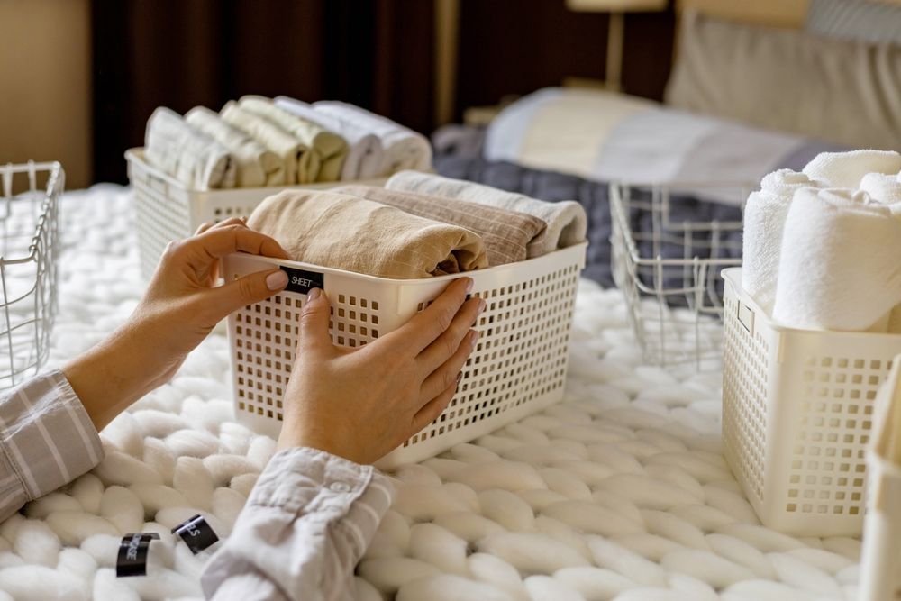 Small closet organiztion by labelling 