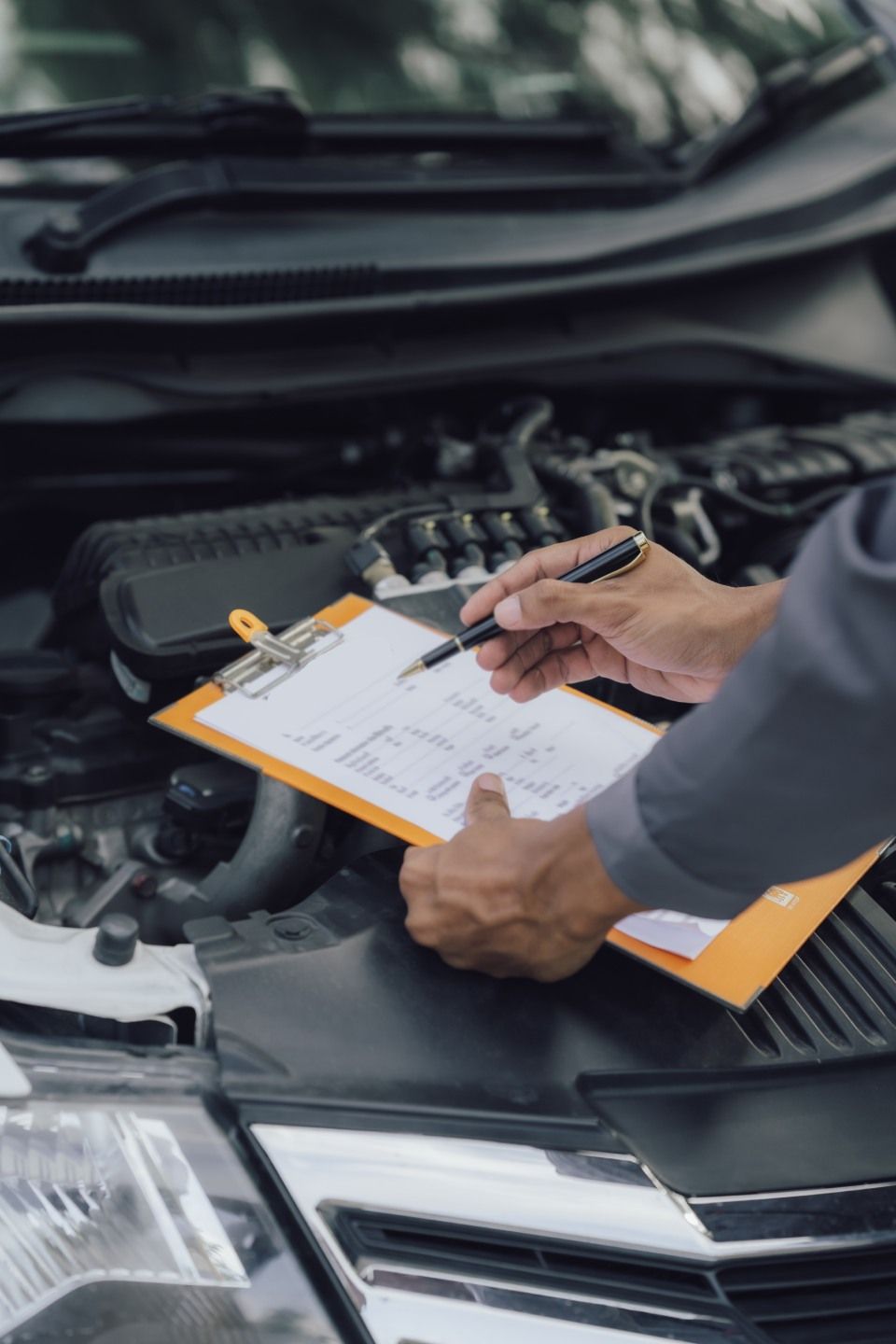 Auto mechanic checking and maintenance